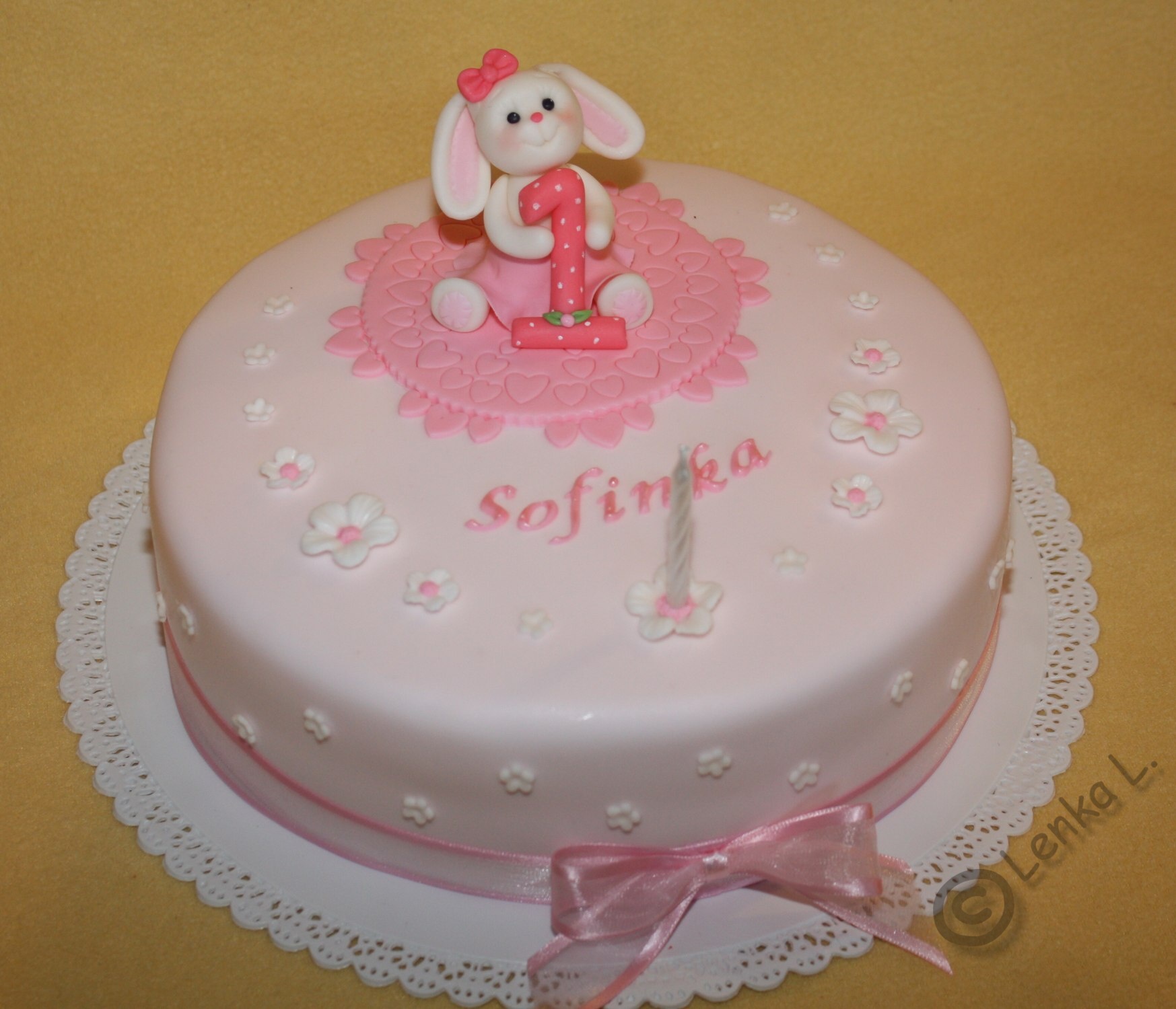 Růžový dortík s králíčkem