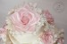 Jedlé květy na svatebním dortu